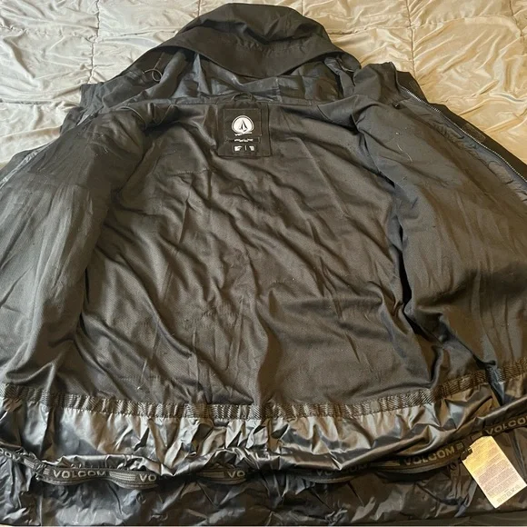 Volcom Black Hooded Ski Jacket - Picture 2 of 3